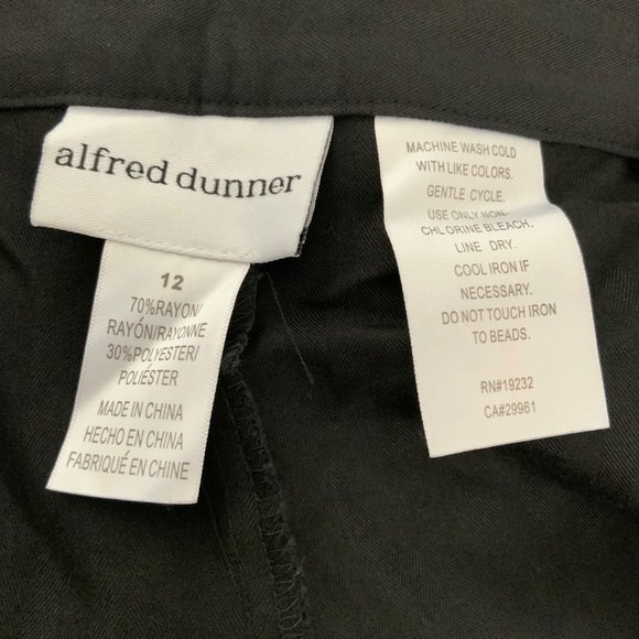 Alfred Dunner Capri Women Size 12 Black Novelty Embroidered Pusher Pants - Picture 3 of 11